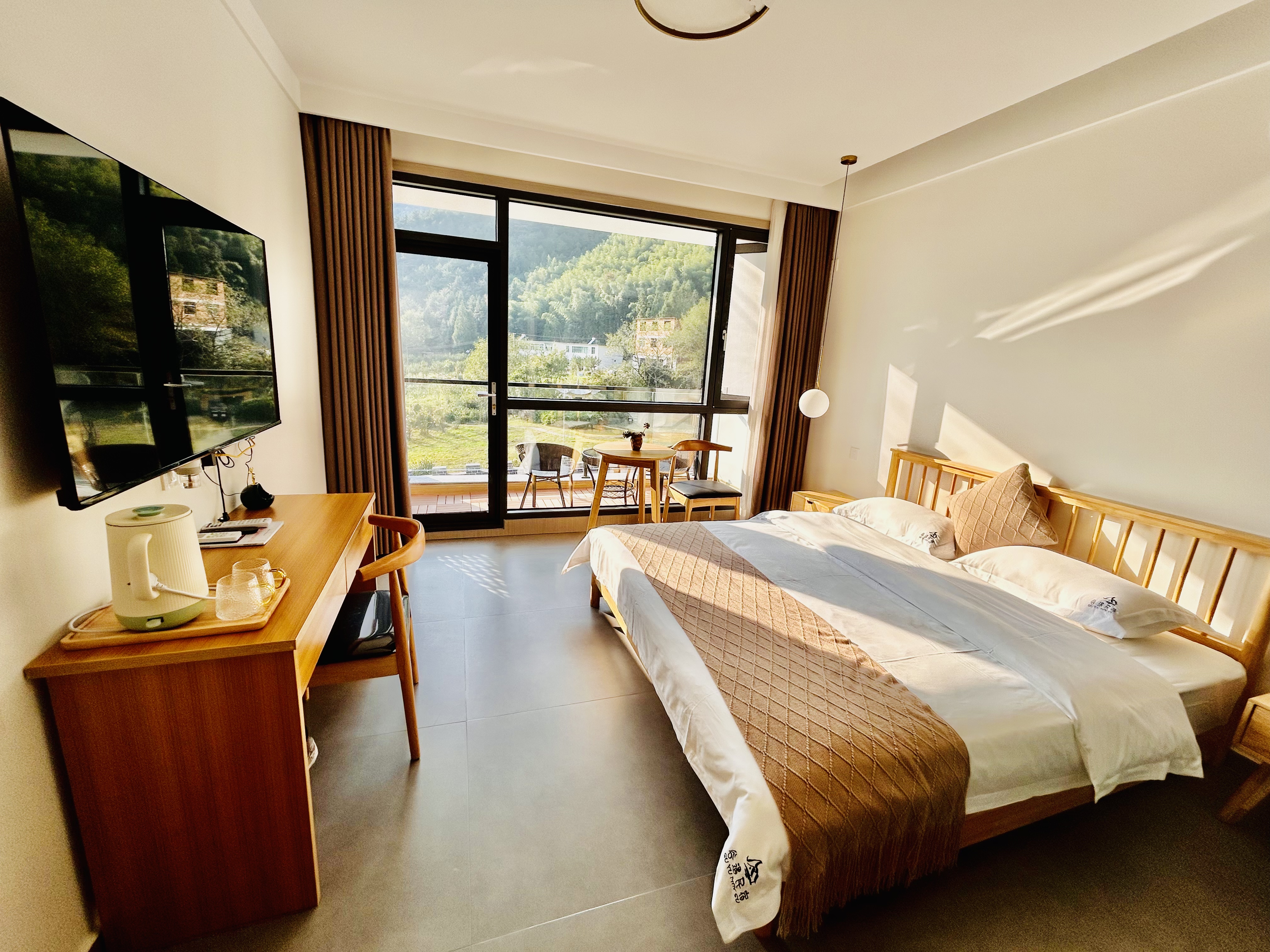 纤凝·观景大床房（独立阳台）