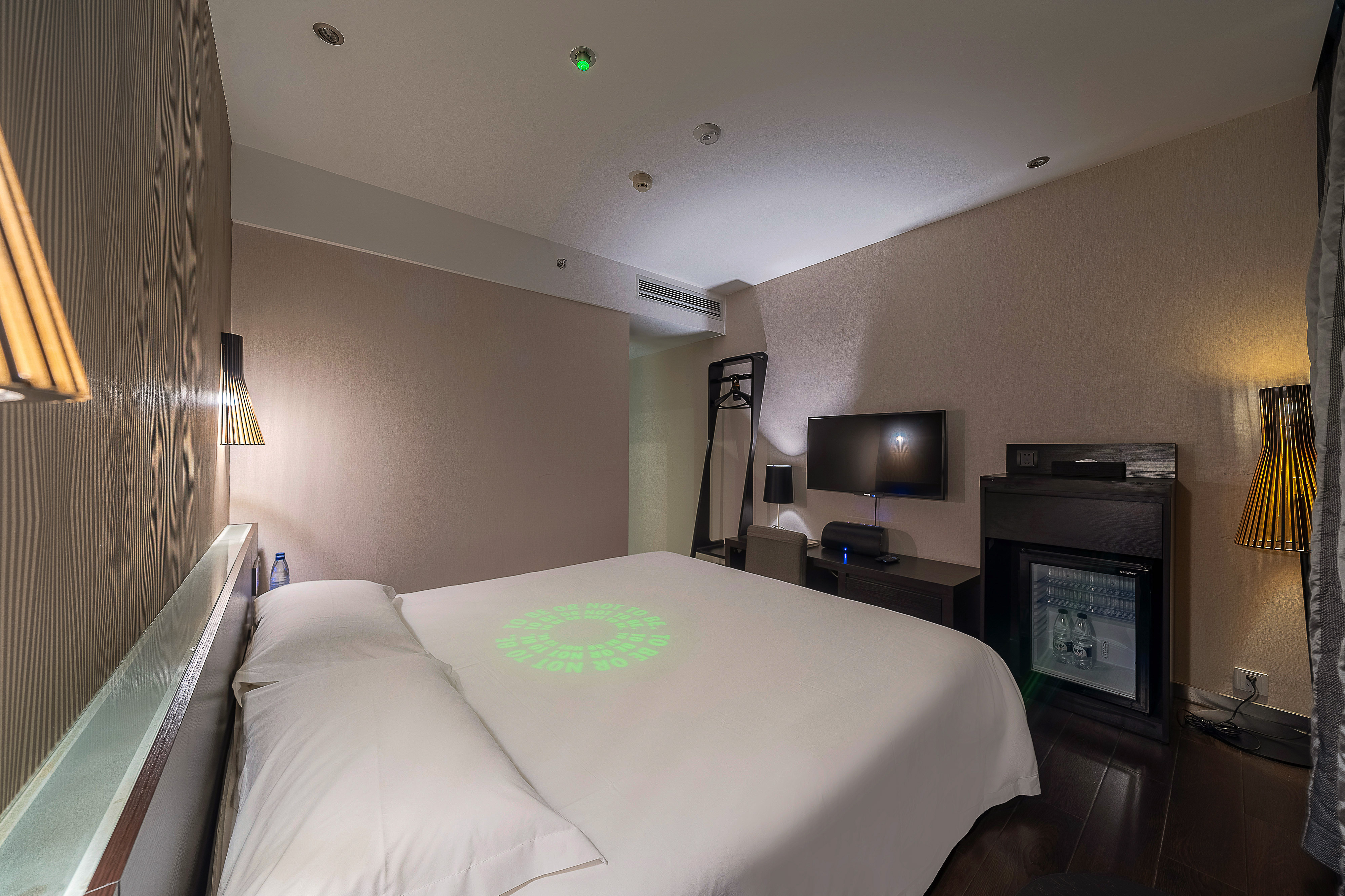 大床房（智能投屏+小冰箱）