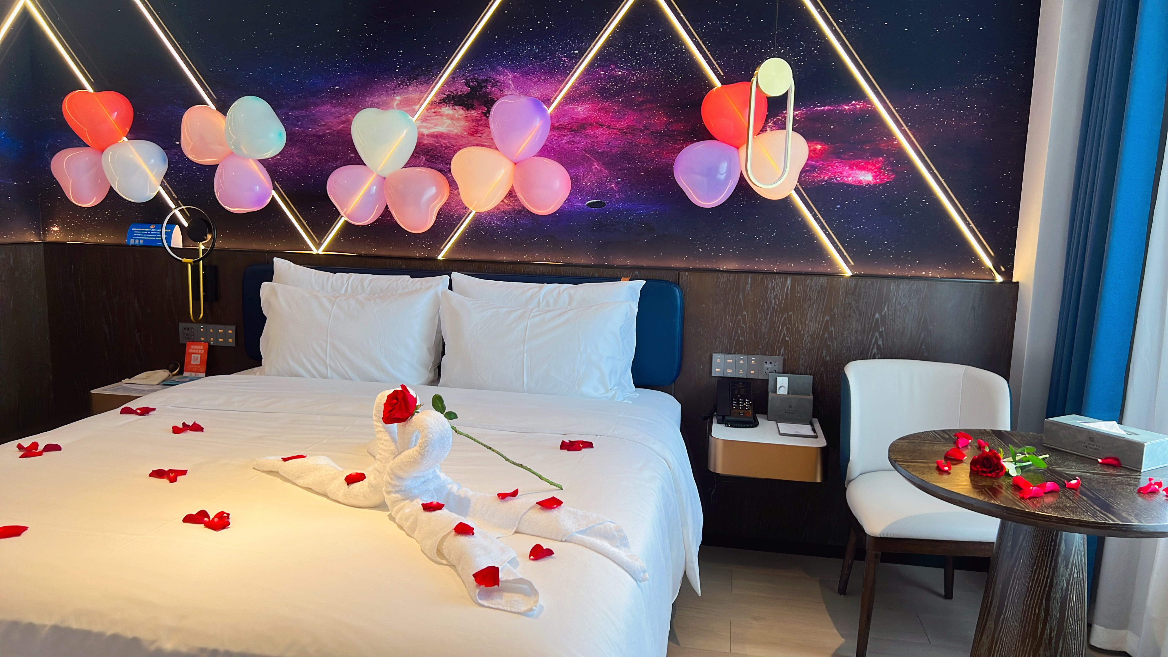 浪漫主题大床房