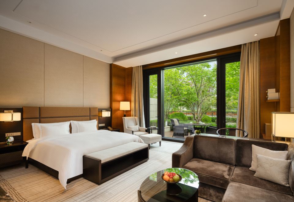 园林豪华大床房