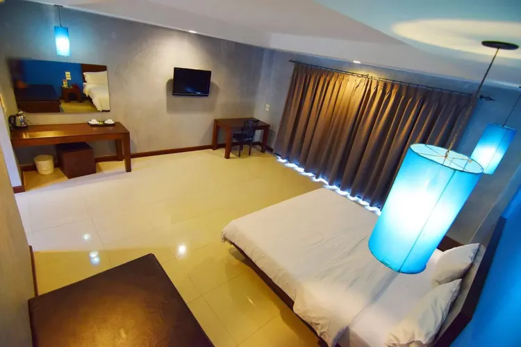 ห้องดีลักซ์ เตียงใหญ่ 1 เตียง