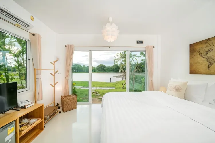 Riverfront Villa With Upper Deck Dome