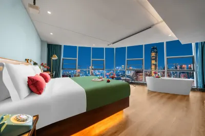 Chongqing Jiefangbei Hongya Cave Houju High-altitude River-view Hotel Ξενοδοχεία στην πόλη 
