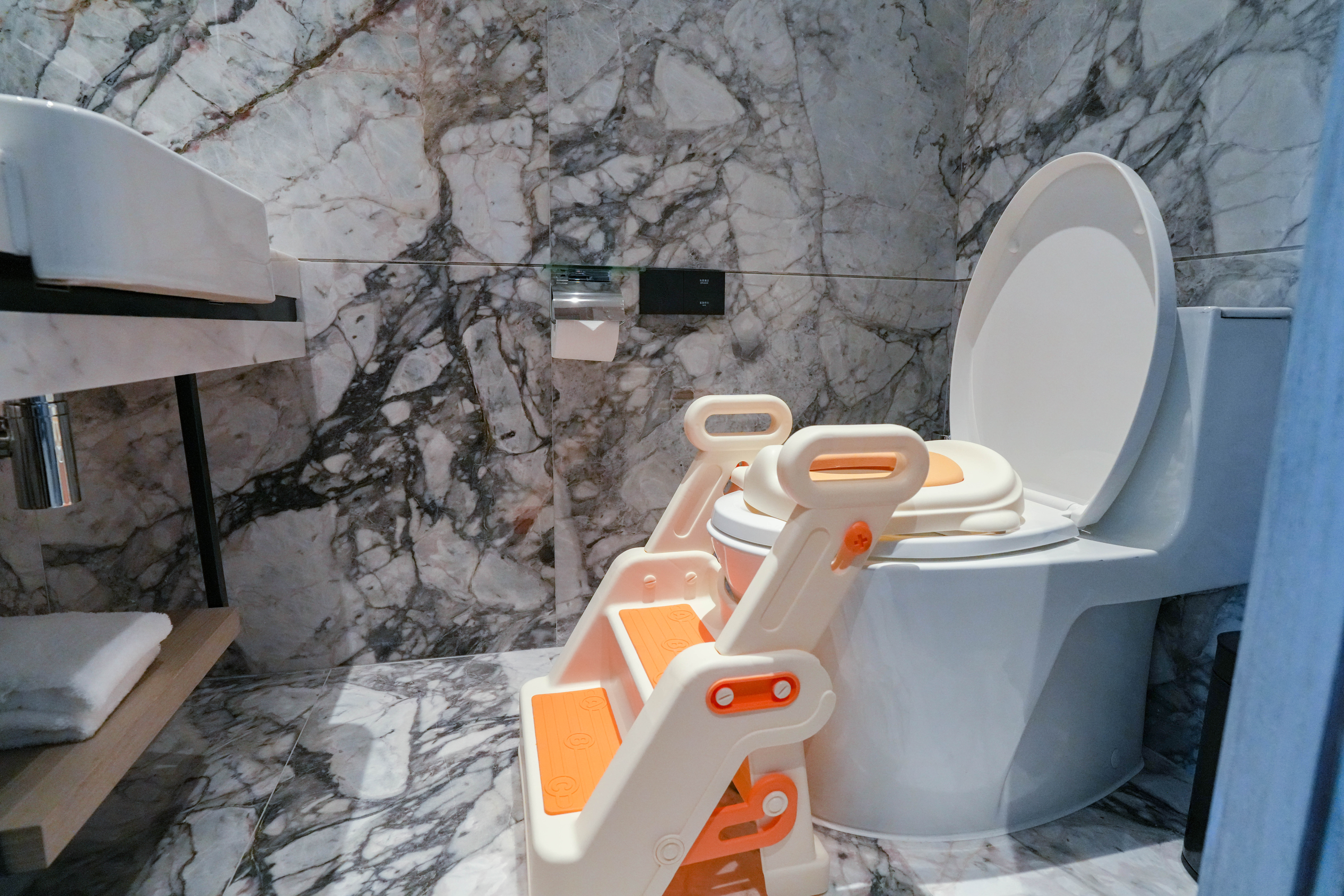 奶龙亲子主题房