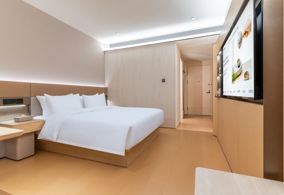 高级大床房（金可儿床垫+智能客控+投屏电视＋小冰箱）