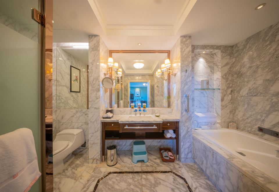 SeaView Garden Hotel QingdaoNorth-Facing Family Theme Room