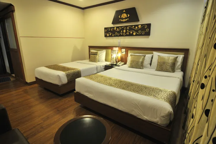 ห้องเตียงแฝดพร้อมวิวสระว่ายน้ำ
