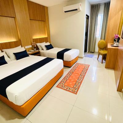 Bilik Deluxe Bertiga Kupon Easy Hotel