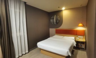 Home Inn (Xinyi Railway Station Nanjing Road)