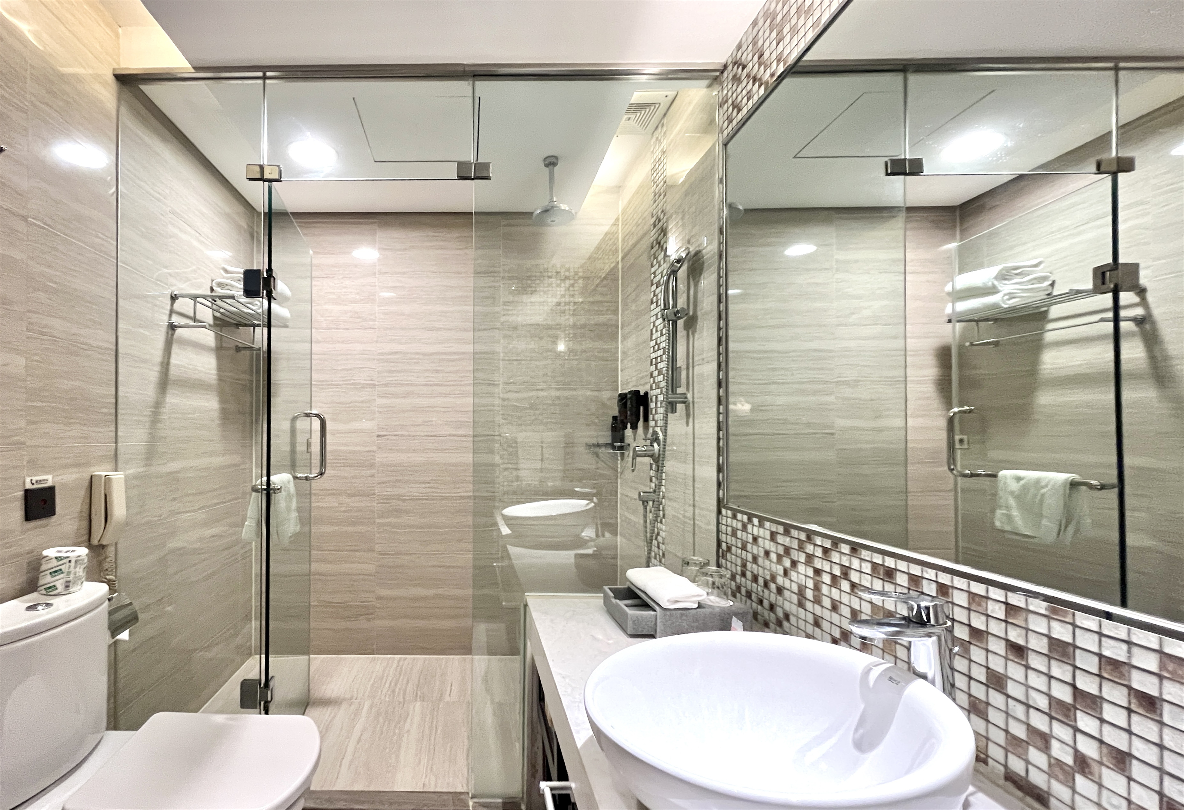 豪华影音双床房（120寸投影幕布+空气净化器）