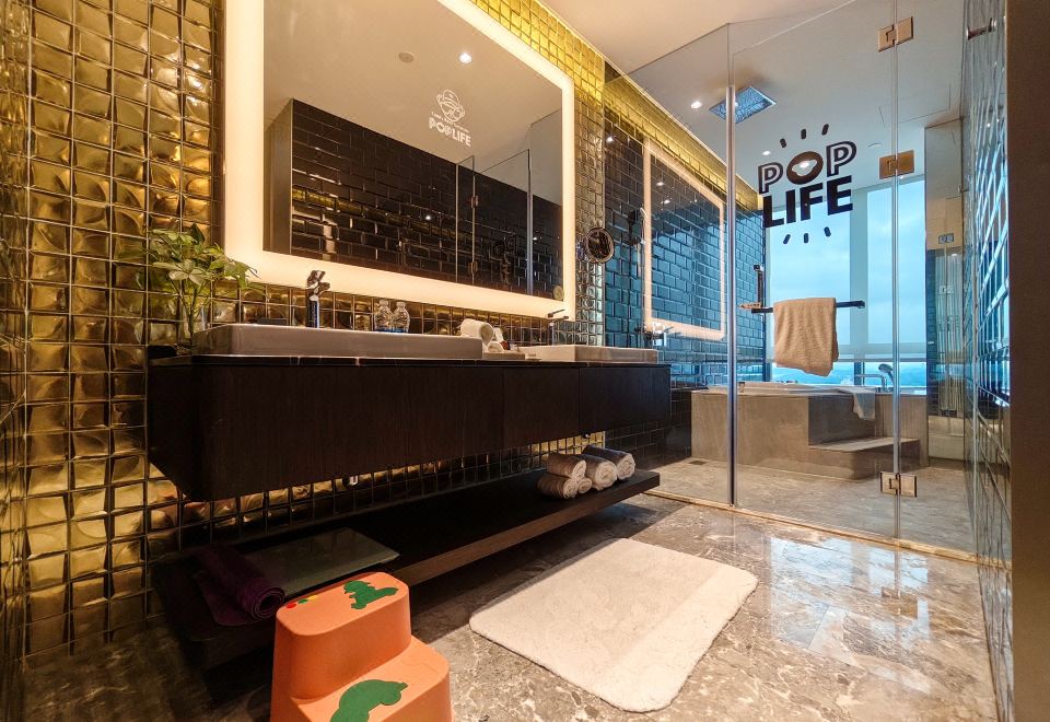 泰迪珍藏星品家庭亲子套房（大床+子母床）