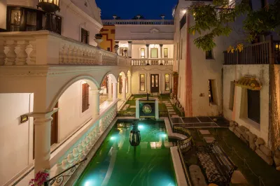Baber Mahal Vilas - the Heritage Hotel Отели в г. 