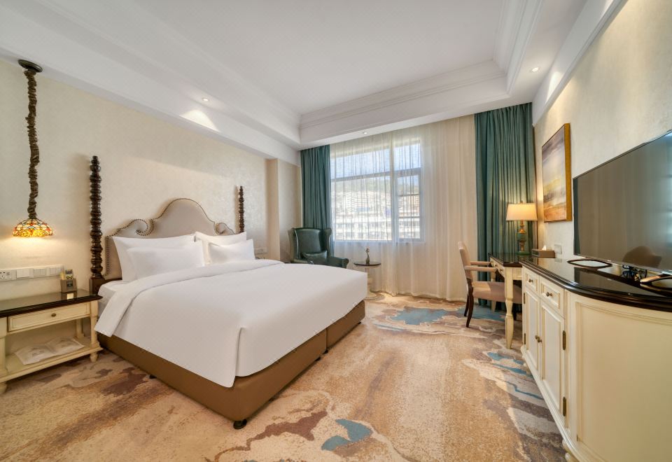 New World HotelLuxury Executive King Room
