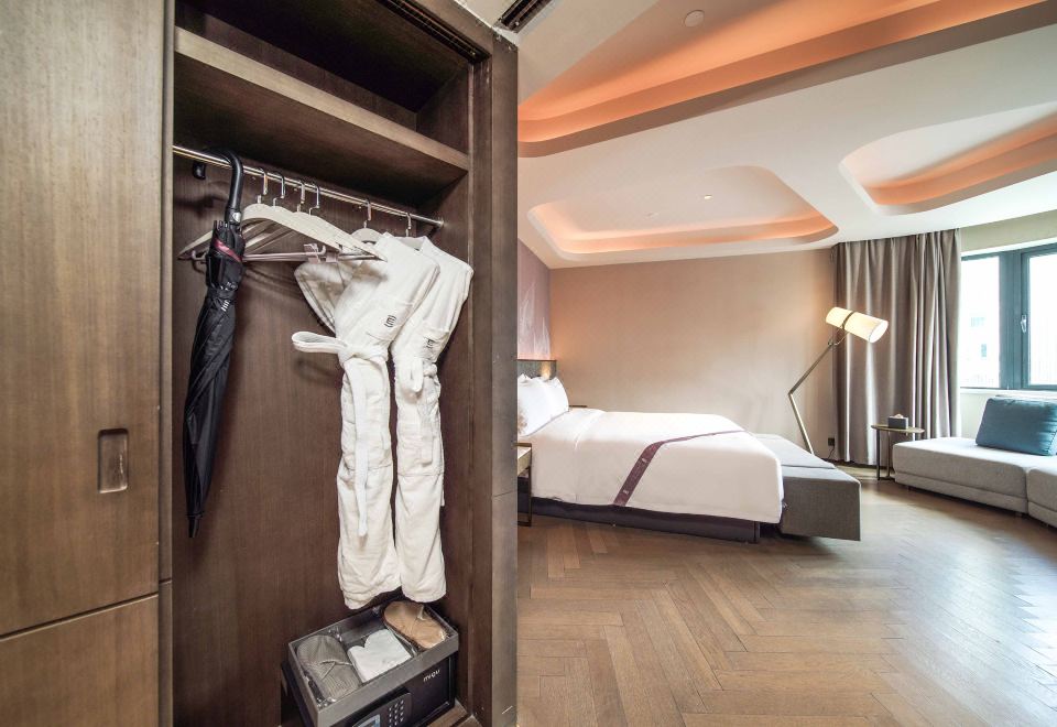 IMPERIAL TRADERS ELONG HOTELGrand Queen Room