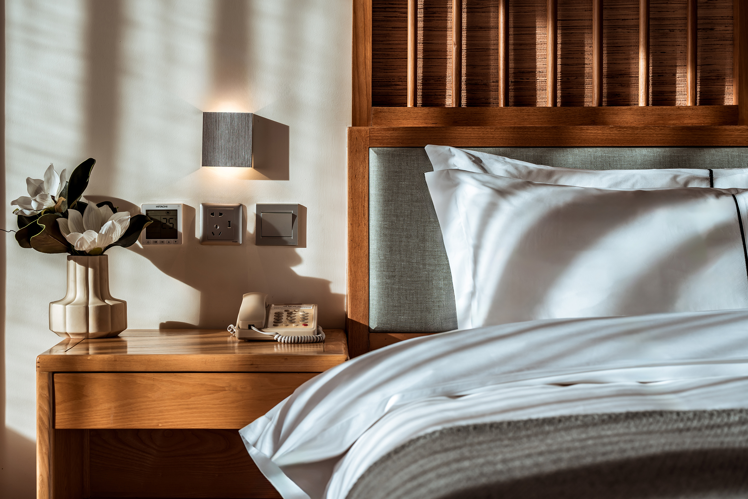 樱花·阳光风情榻榻米房【 KOHLER衞浴 / 舒享深泡浴缸 / 丝涟深睡床垫 / 双人超大榻榻米 / MINI吧 畅饮】