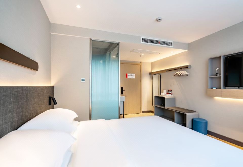 商務大床房「安享陽光+敞亮大空間+可投屏電視」