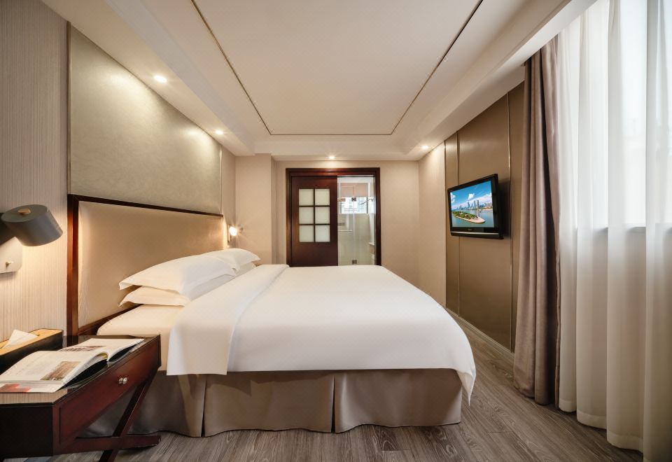 Phoenix Regalia Hotel (Chengdu Chunxi Road Taikoo Li Store)Supreme Queen Room