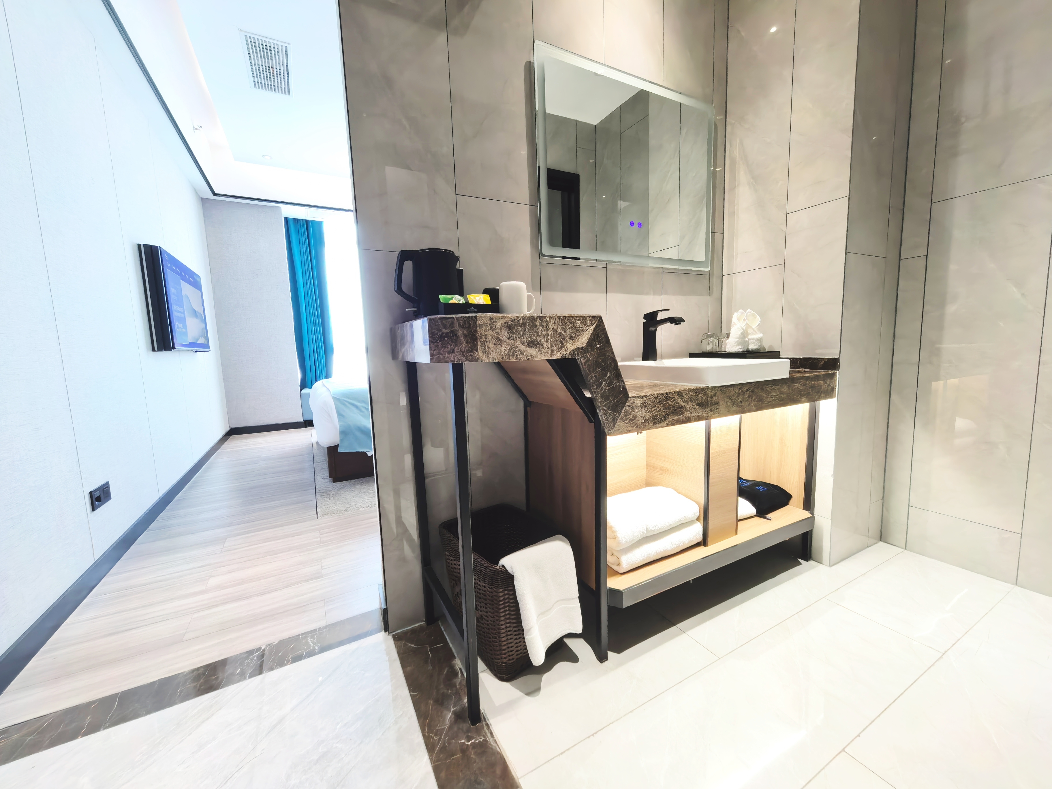 巨幕影院套房（100寸巨幕+晚安樂睡床墊）