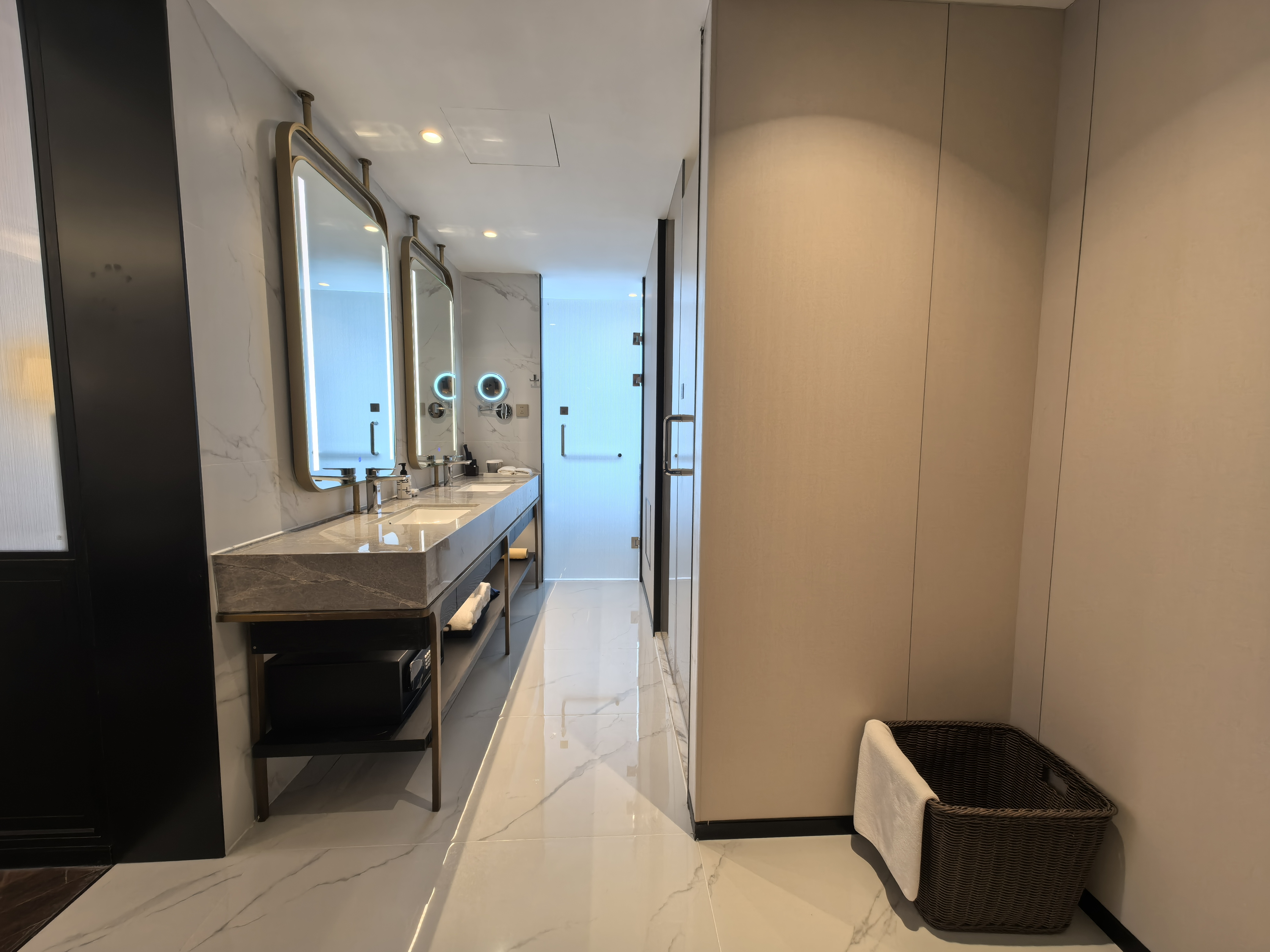 行政尊享套房（功夫茶具-乳胶枕头-智能客控）