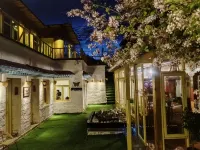 Lhasa Cangwu Homestay Hotel a 