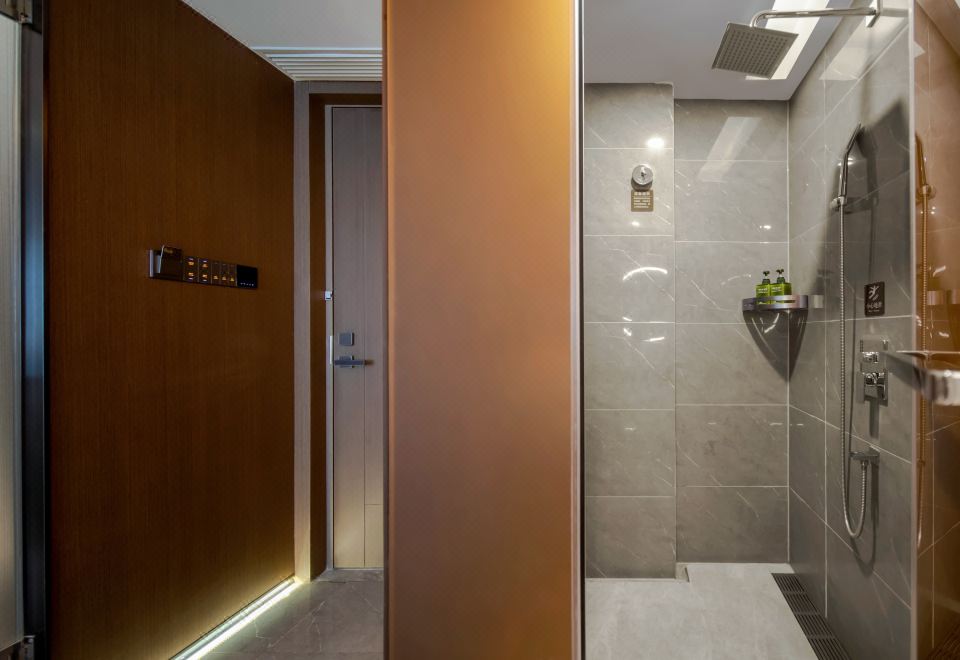 金致双床房（电视投屏+小冰箱+宽大行李架）