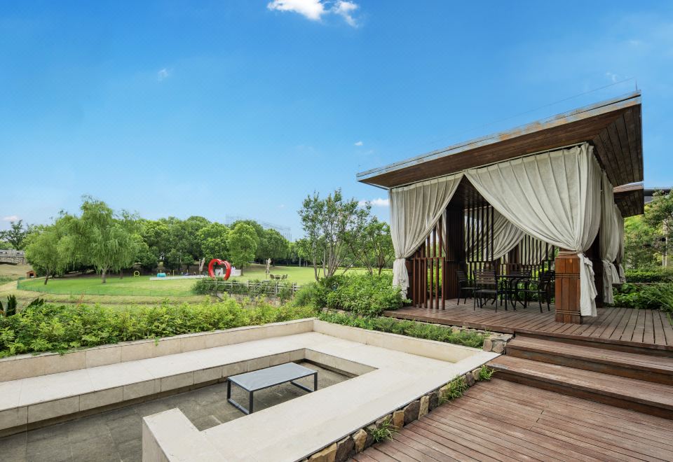 别墅近水露台六居整栋