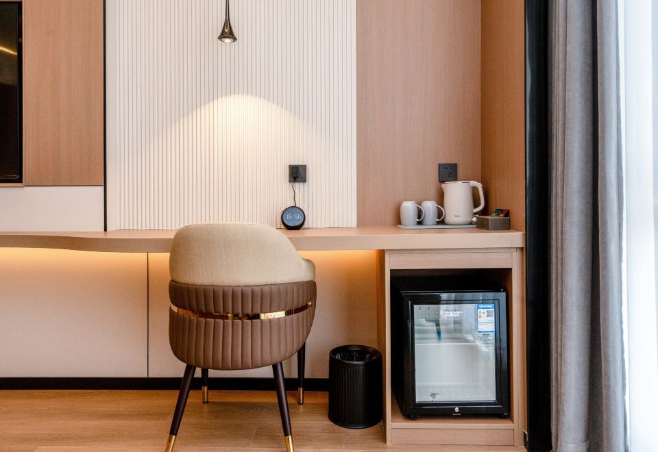 豪华尊享大床房（慕思床垫+智能客控+落地窗）