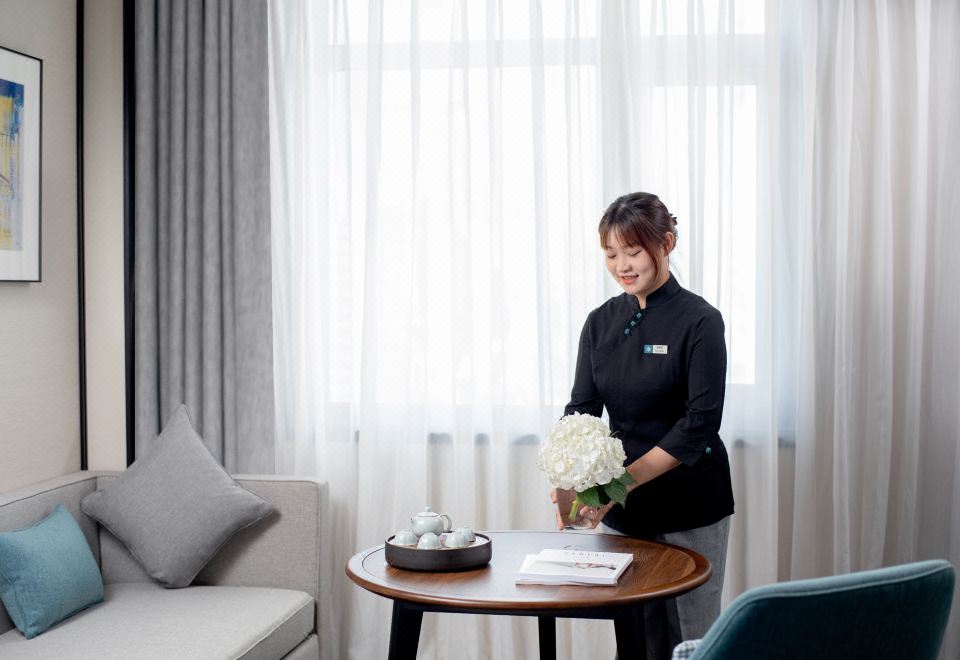 行政大床房『俯瞰城景?私享躺卧沙发?办公桌＋全身镜』