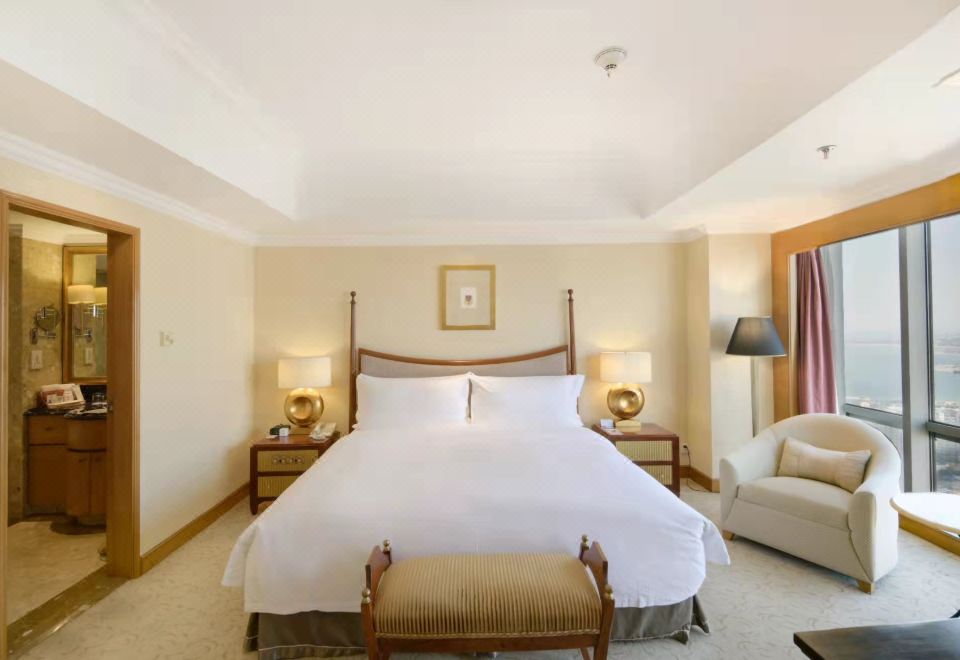 Crowne Plaza QingdaoExecutive Suite - Sea-View