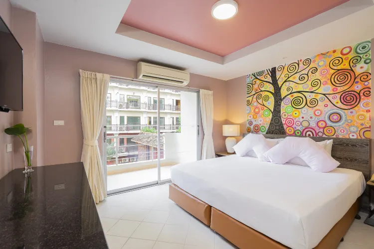 ห้องมาตรฐาน เตียงใหญ่ วิวสระน้ำ