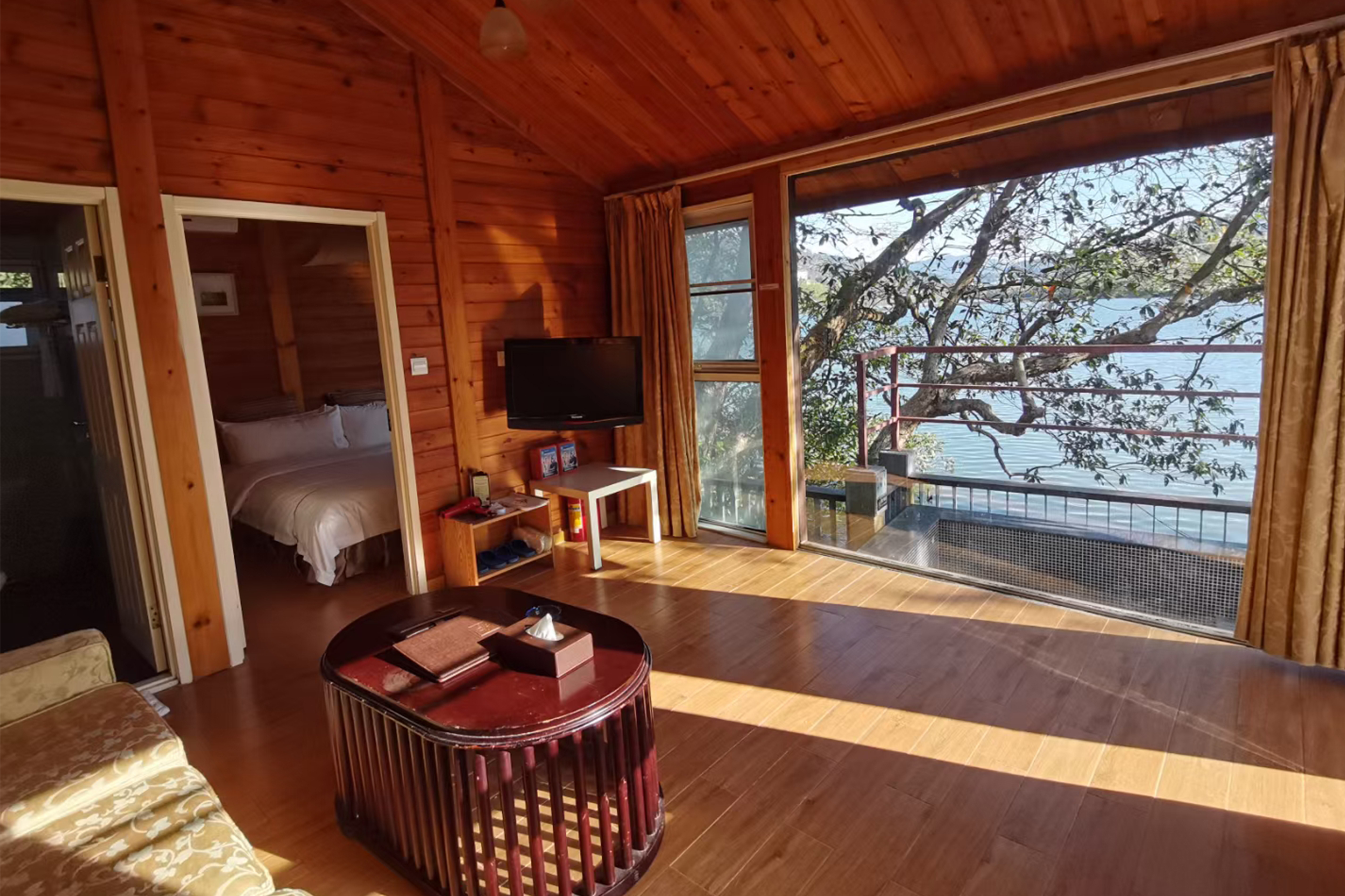 河景瑞士木屋房|独立温泉池