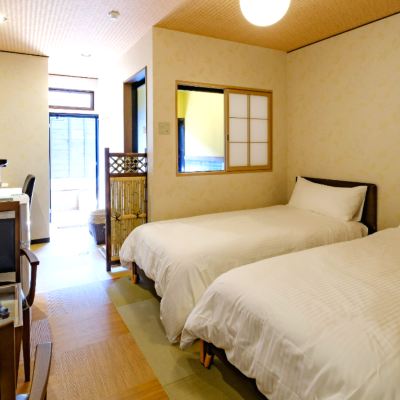 【ペット不可】源泉掛け流し露天風呂・サウナ水風呂付ツインルーム■111-113■ こしかの温泉 クーポン