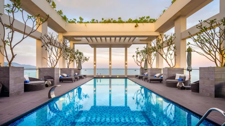 パリ デリ ダナン ビーチ ホテル 外観