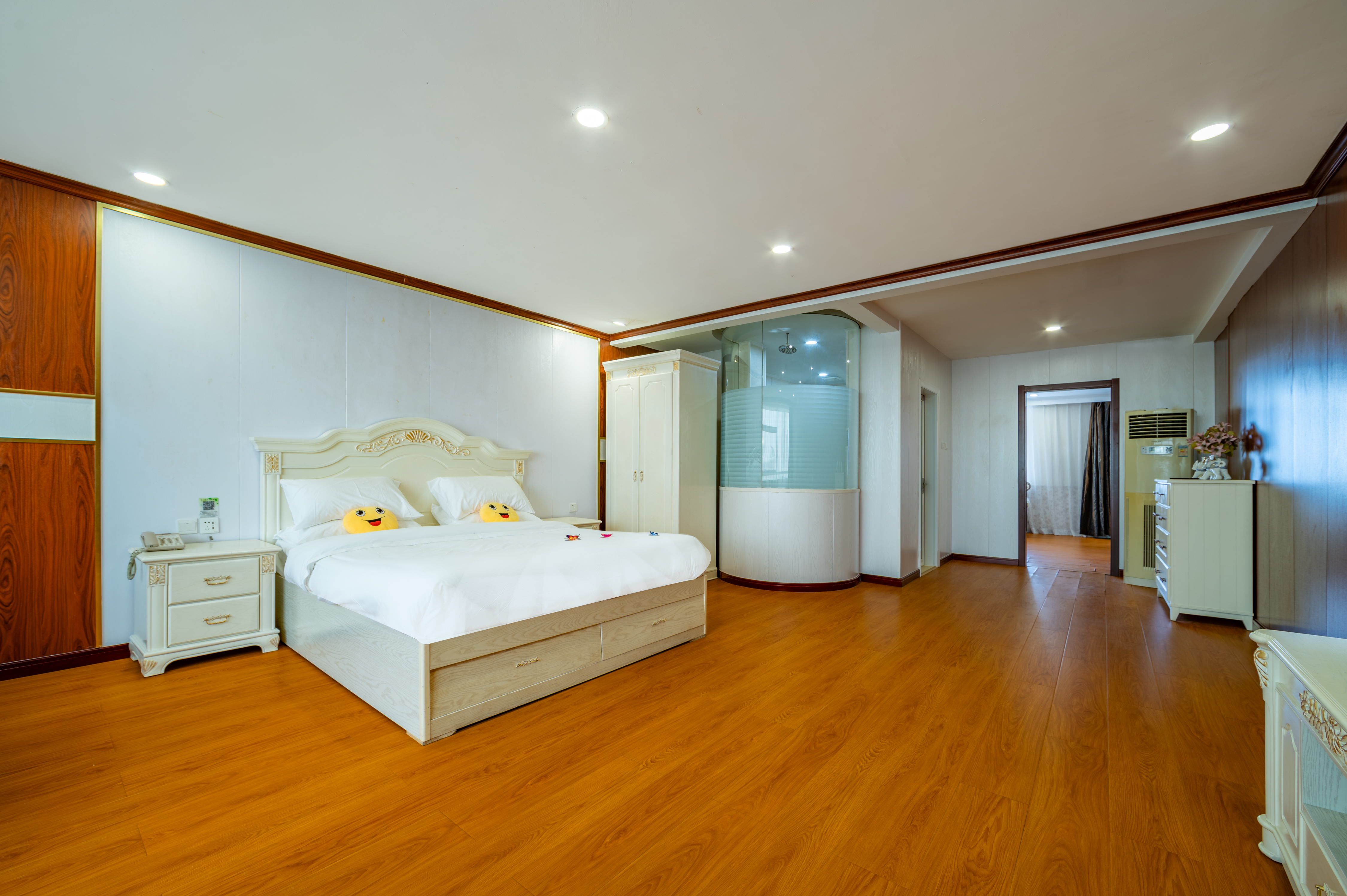 陽光豪華尊享套房「親膚泡浴」