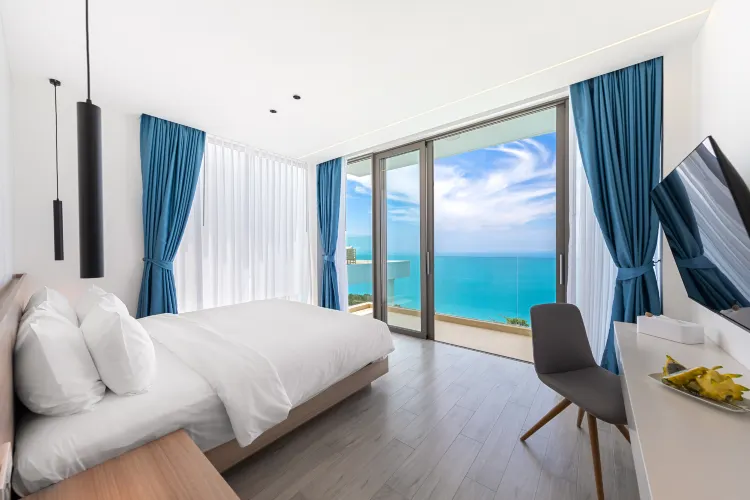 วิลล่าสมัยใหม่ 5 ห้องนอน พร้อมสระว่ายน้ำ