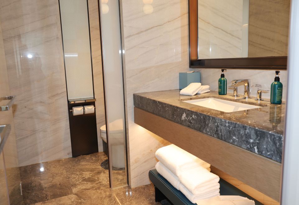 Crowne Plaza Jinan Runhua HotelPrivilege Queen Room