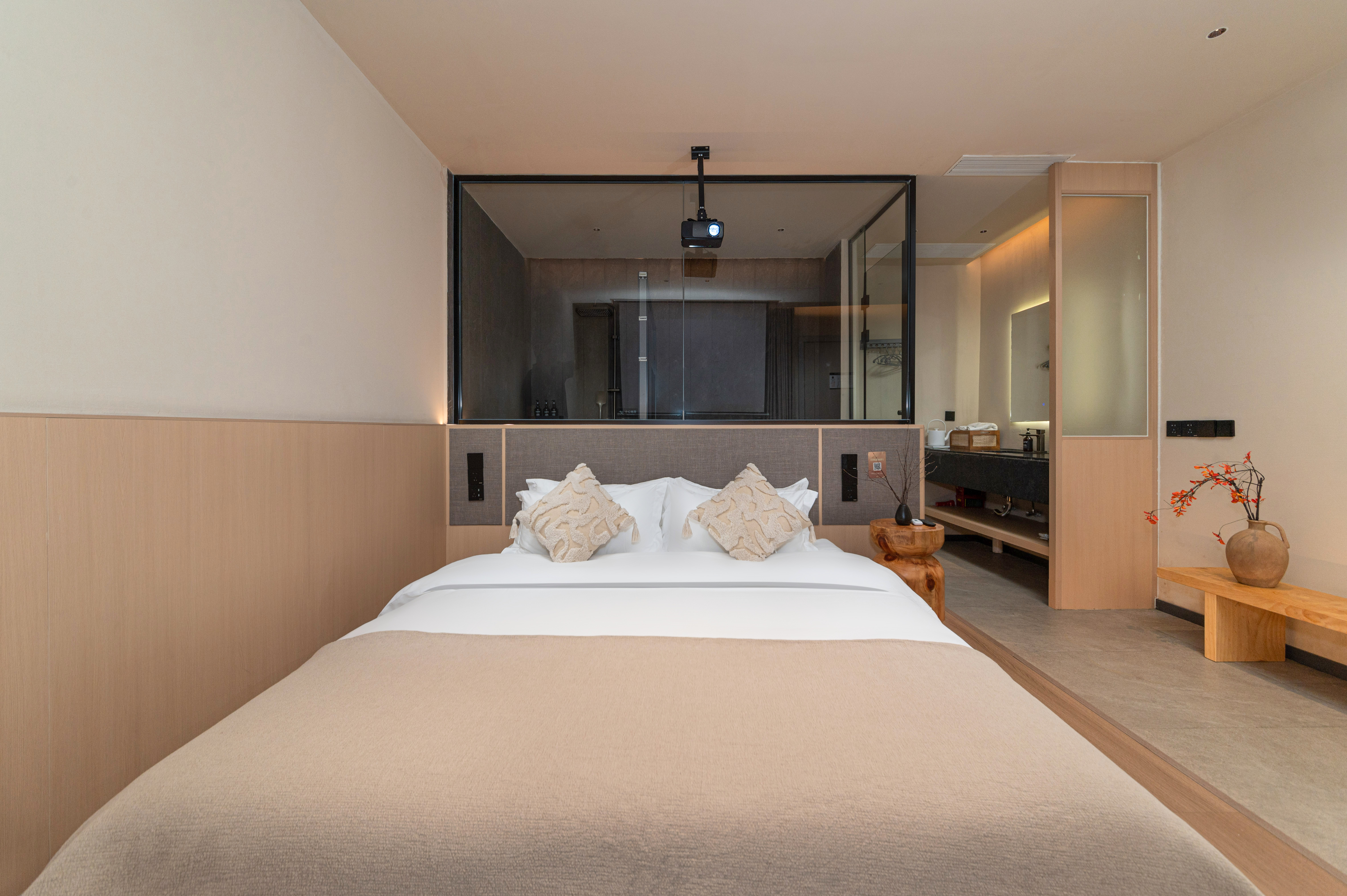 小院-投影大床房（榻榻米記憶床墊+智能馬桶 +投影儀）