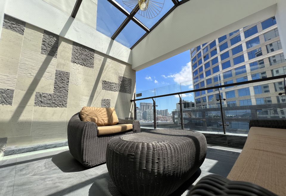 豪华阳台大床房