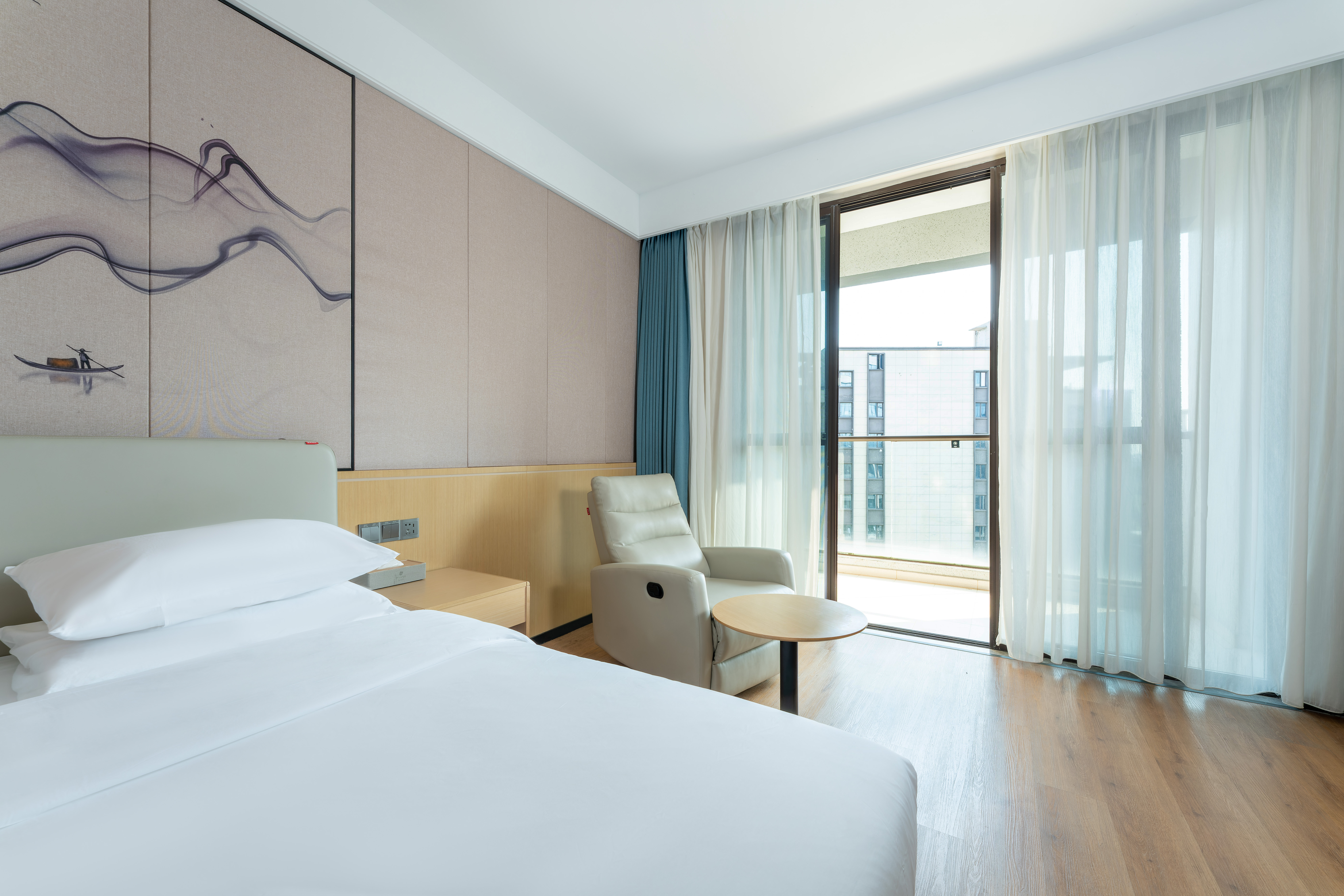 曼享豪华大床房（迷你冰箱+阳光露台）