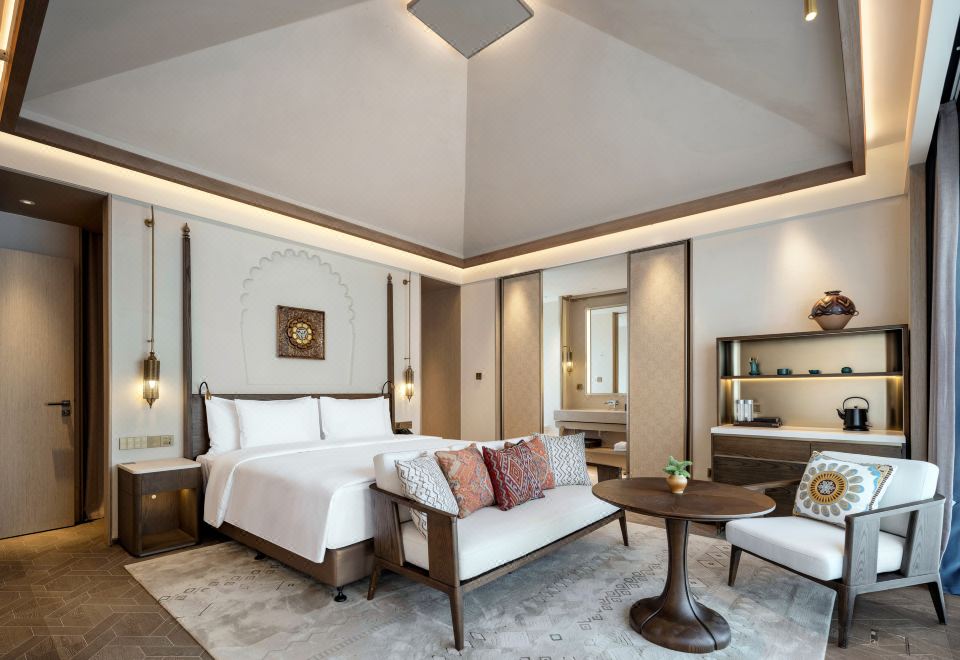 月泉映阁大床房（池畔景+悦碧施洗护用品）