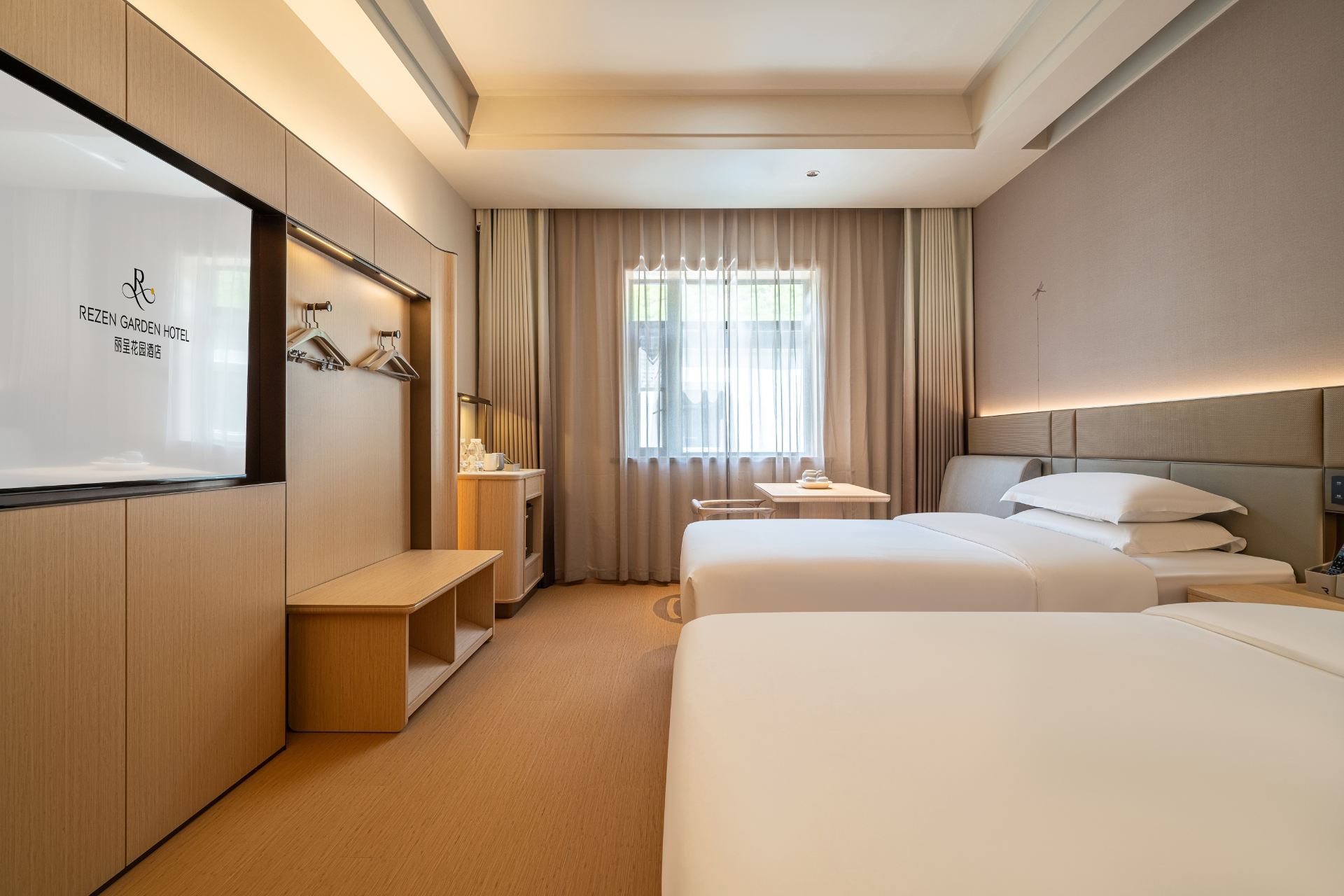 Smart Enjoyment Twin Room (Smart Dryer + Smart Guest Control + Smart Toilet)