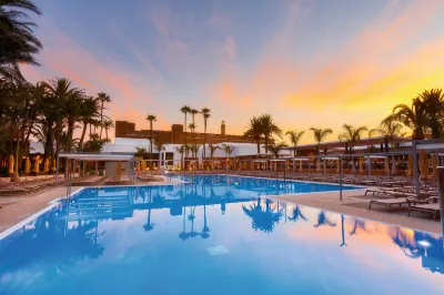 Hotel Riu Palace Oasis Hotele w: 
