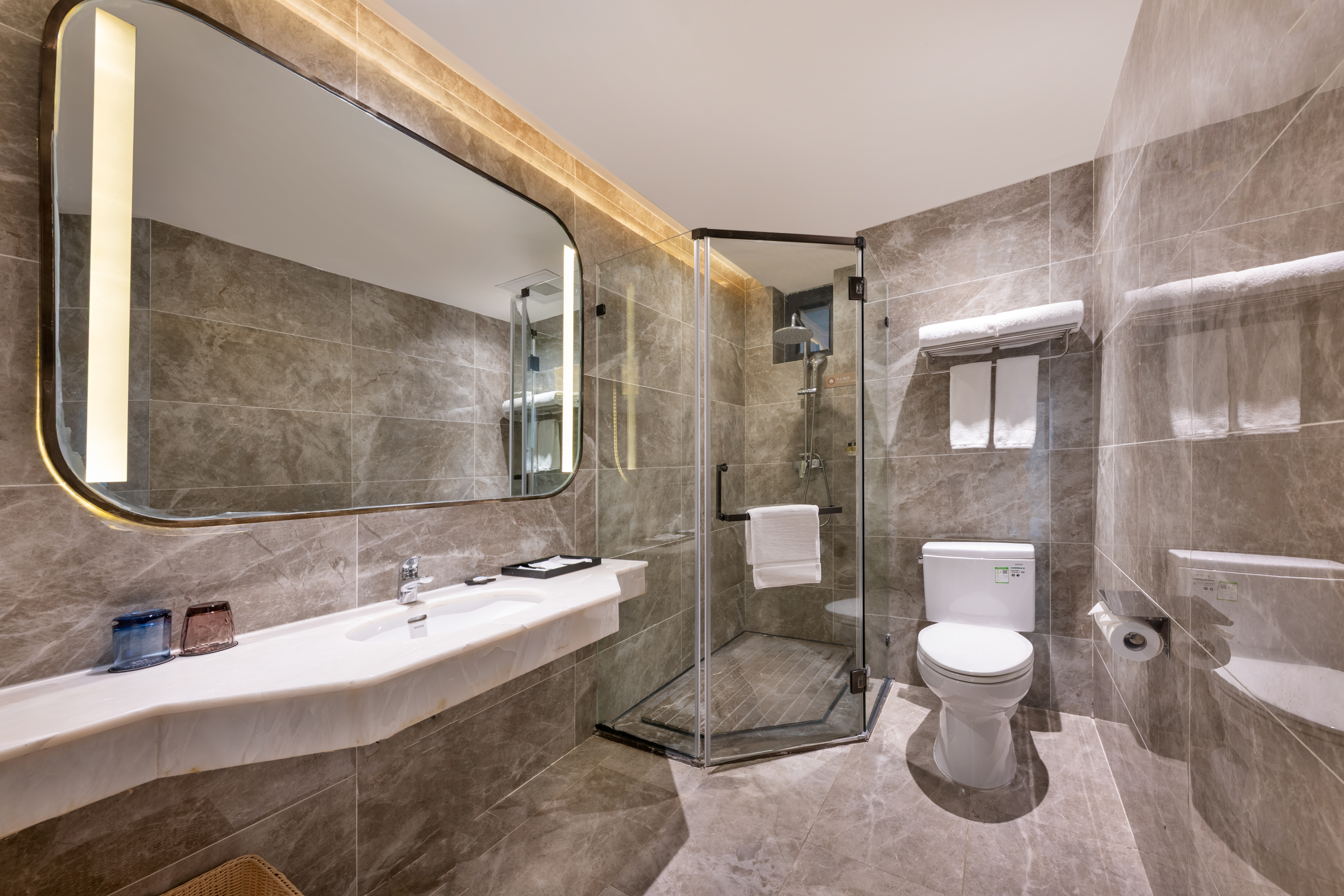 180°豪华双卧正海景套房