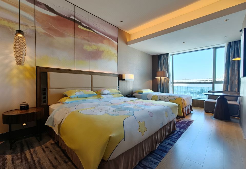 Crowne Plaza Beihai Silver Beach1 Queen Bed And 1 Single Bed Standard Room