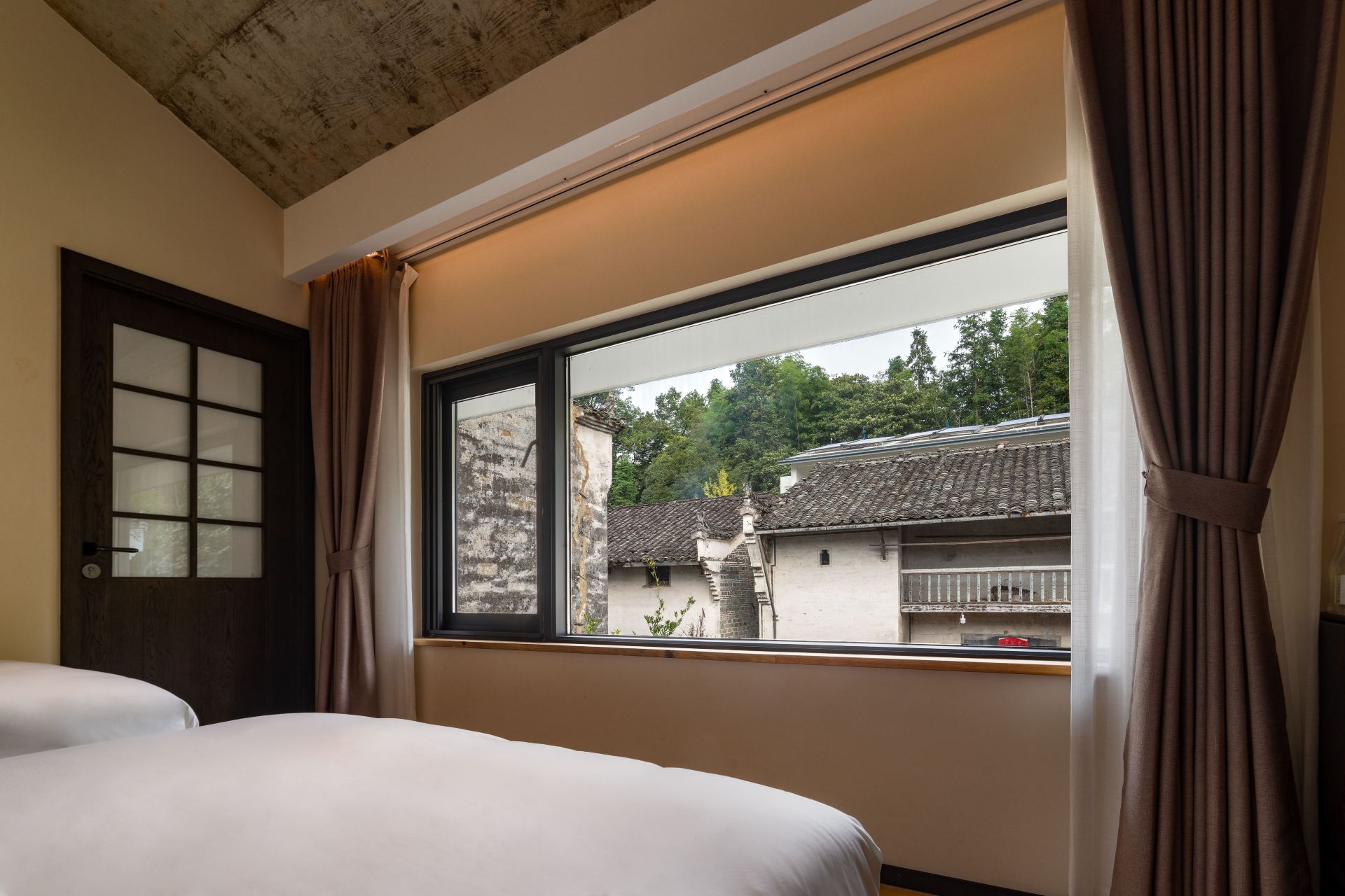 Elegant Courtyard View Twin Beds Room