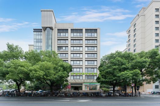Hangzhou Yi Youth Hotel (Hangzhou West Lake Lakeside Ding'an Road Subway Station)