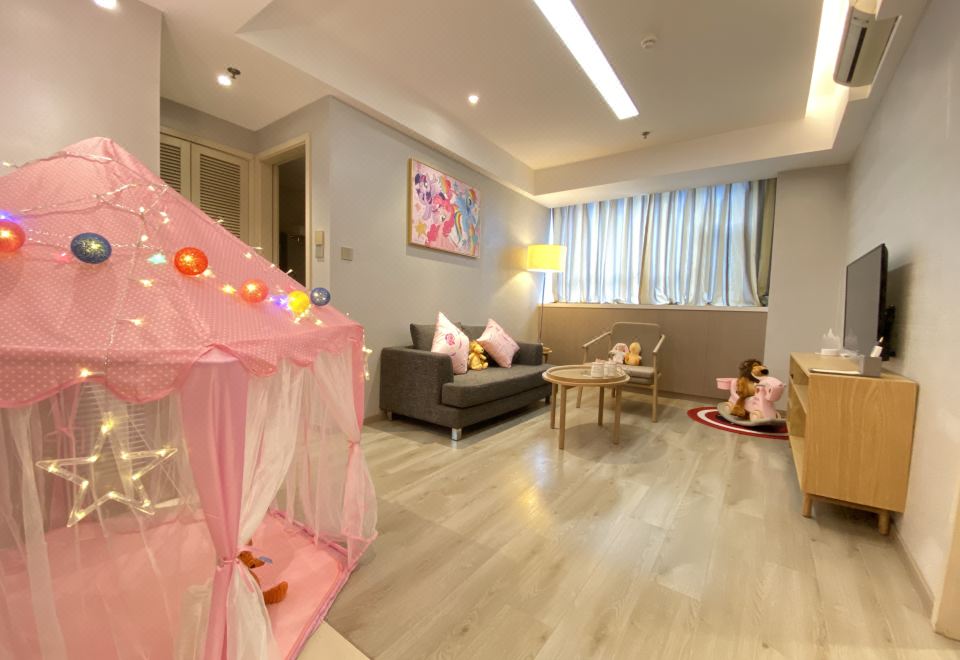 Sunshine City Tsuen Wan Hotel (Xi'an Hi-tech Dadu Dian Shop)Exclusive Dream Bubble Family Room, 2-Bedroom (Cooking Allowed + With Tub)