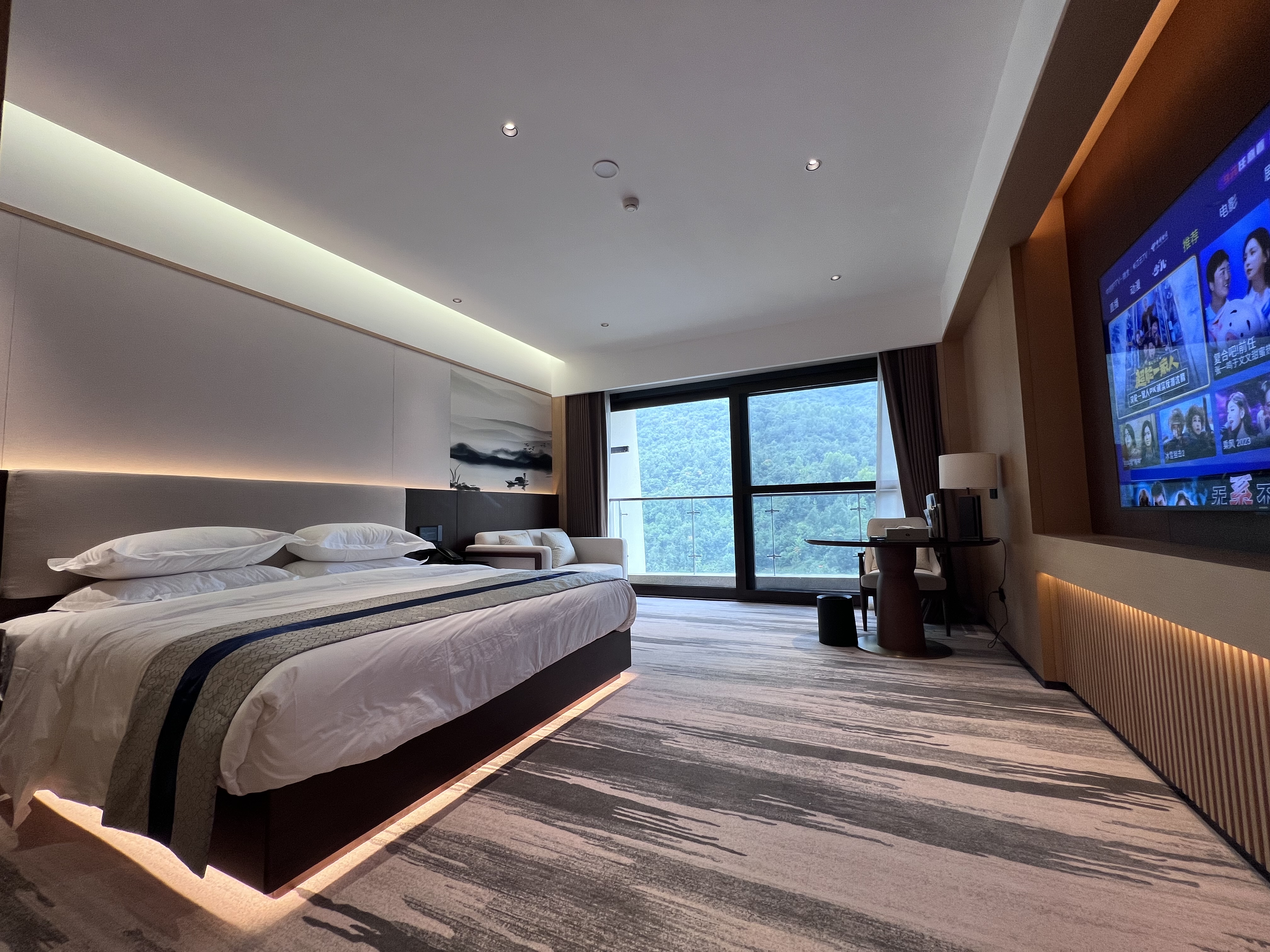 无烟大床房（小度语控+智能马桶+乳胶睡枕+保险箱）