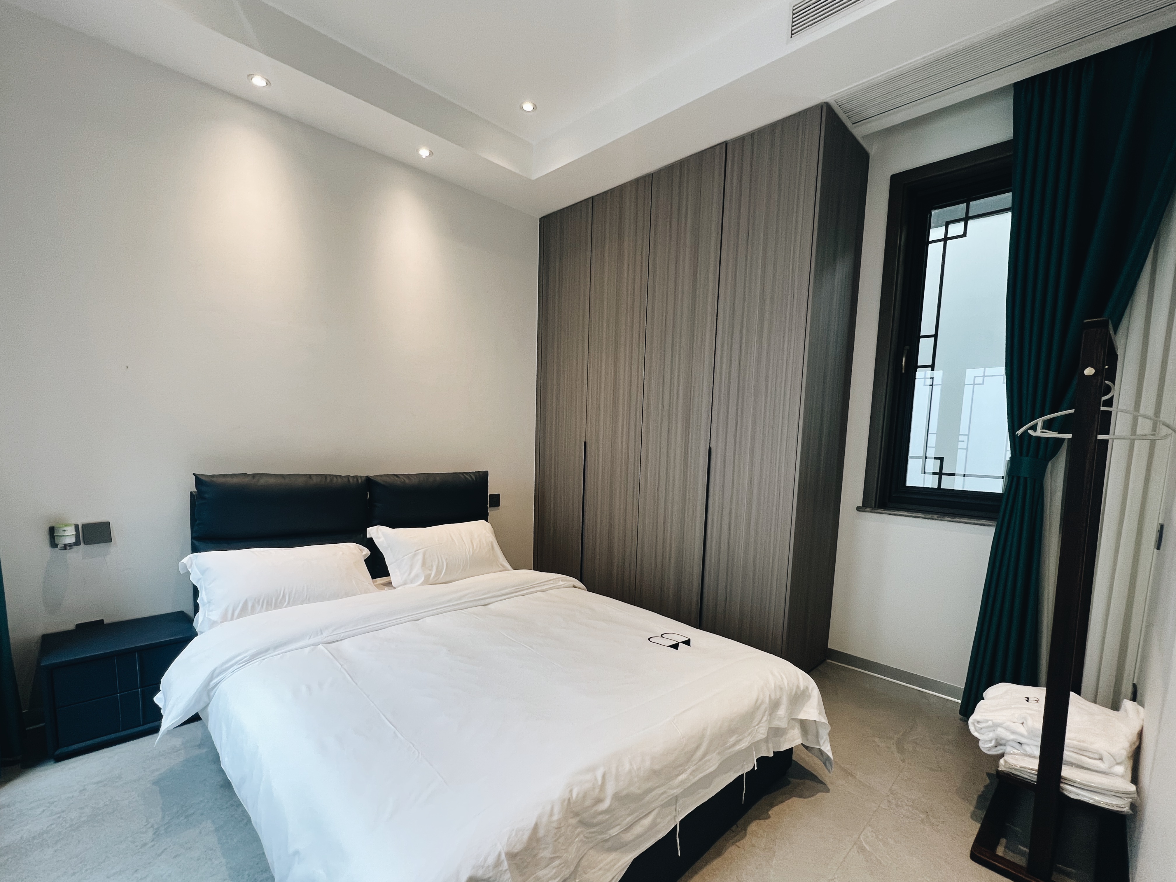 豪华四卧三衞影音花园别院