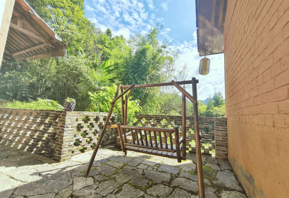 东厢.一线观日出山水田园景观私享花园双床房（红木家俱|深泡浴缸|淋浴）